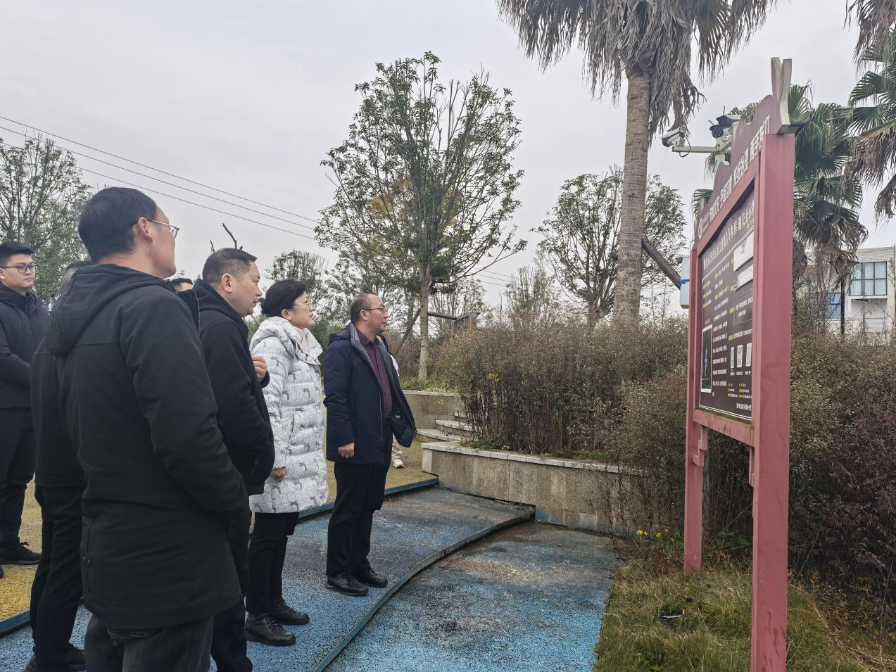 市水利局局长冯贵强调研名山区百丈镇解放村“解放模式”运转情况